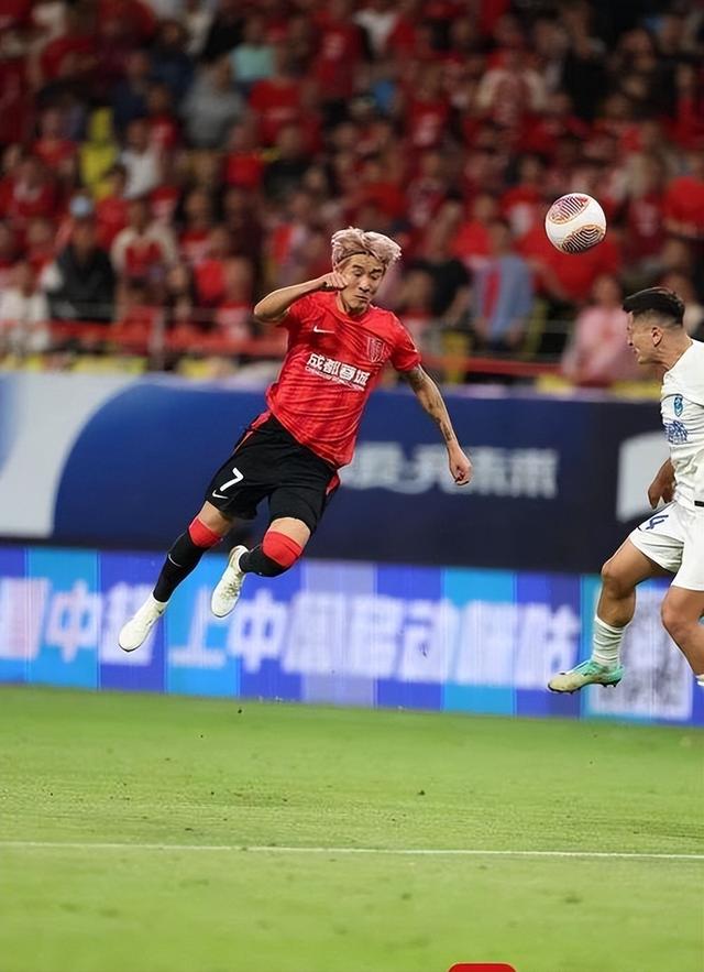 中场组织展现优势,球队进攻方式如虎添翼的简单介绍 中场组织展现优势,球队进攻方式如虎添翼的简单介绍