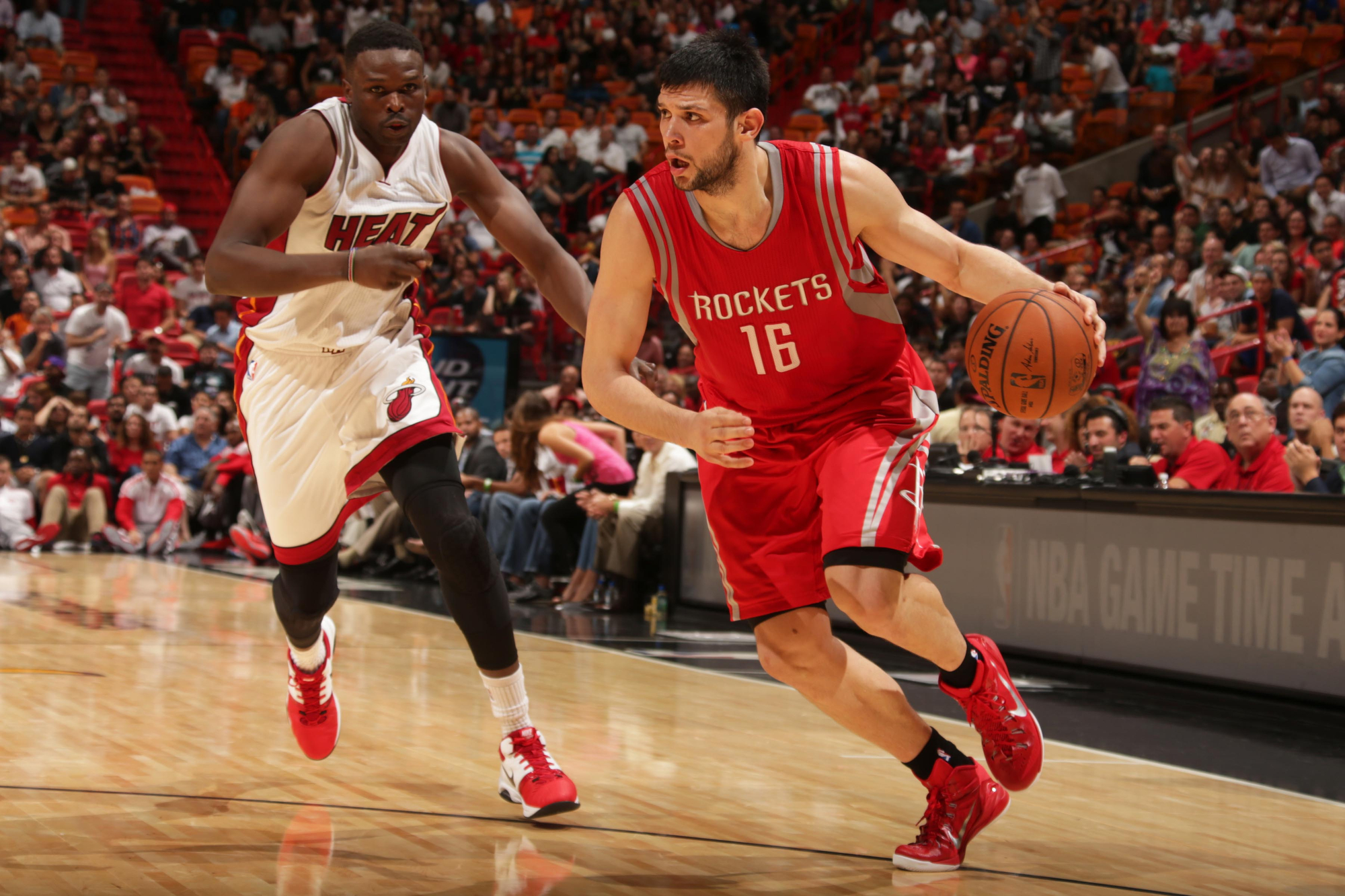 希腊篮球新星涌现，成为比赛亮点