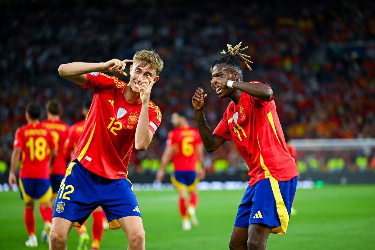 西班牙队赢得男子篮球激烈对决