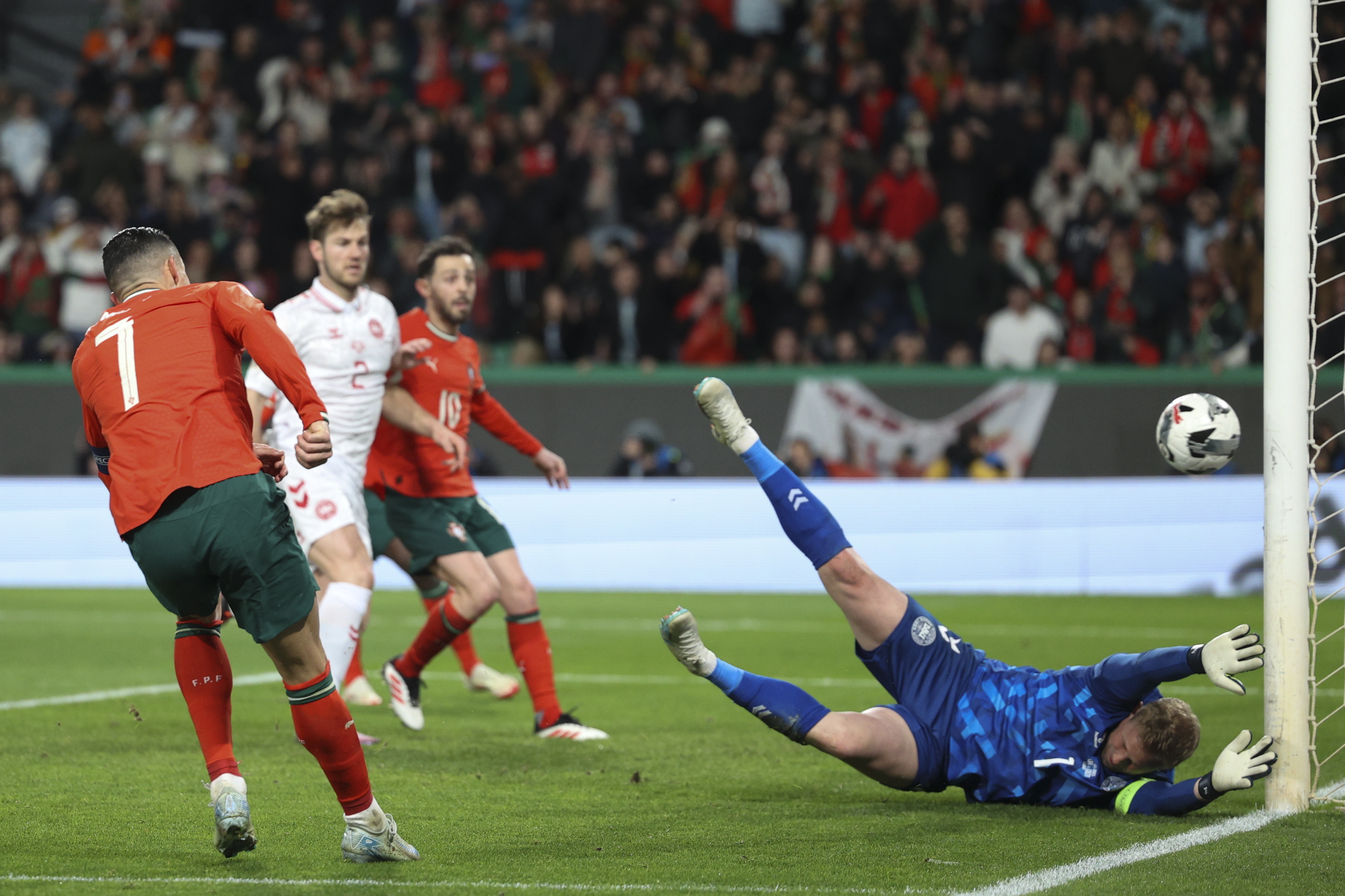 开云平台-欧国联赛事精彩绝伦，球队实力对决的简单介绍