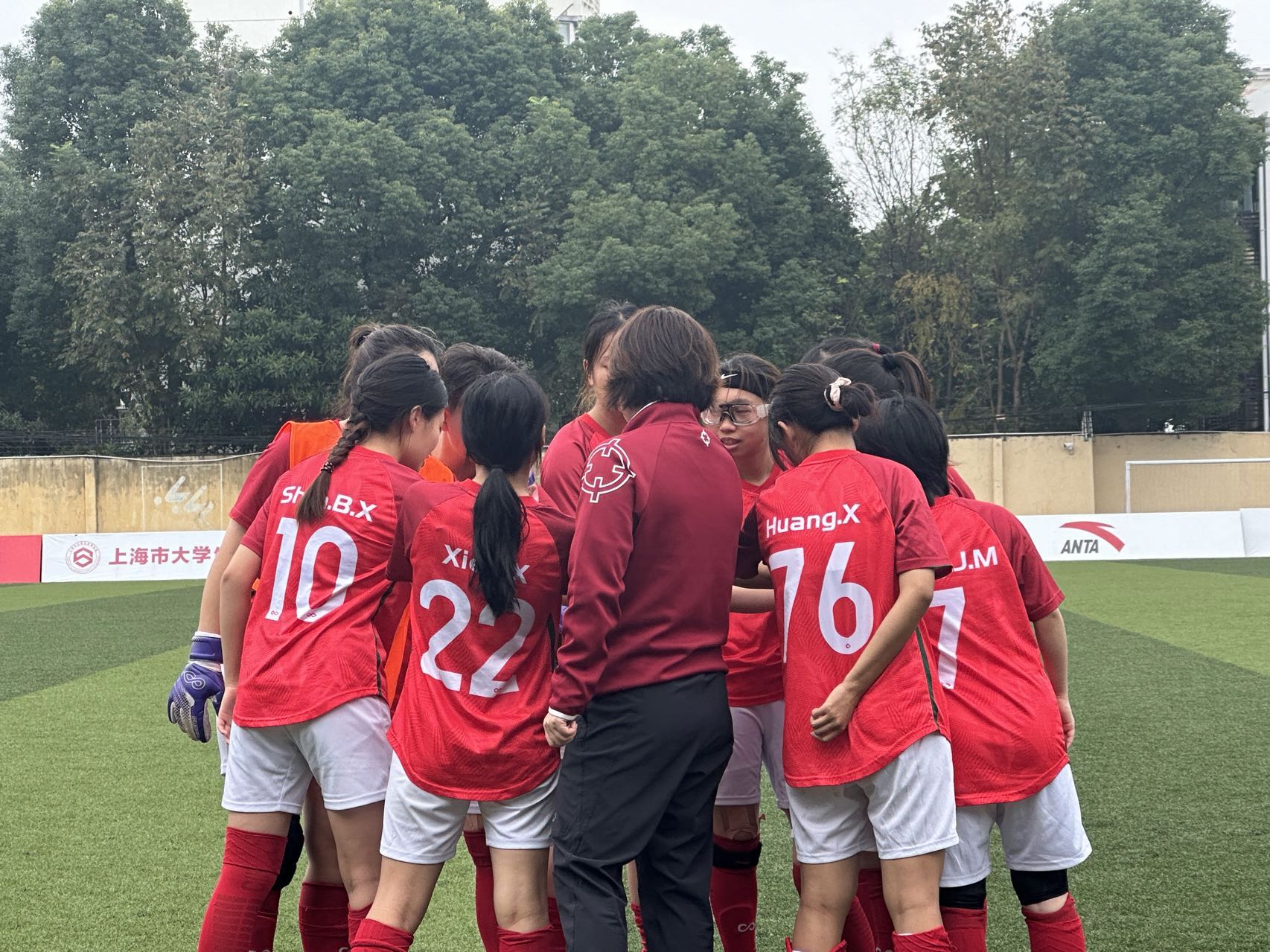 开云体育官网-主场气氛热烈，为球队加油打气