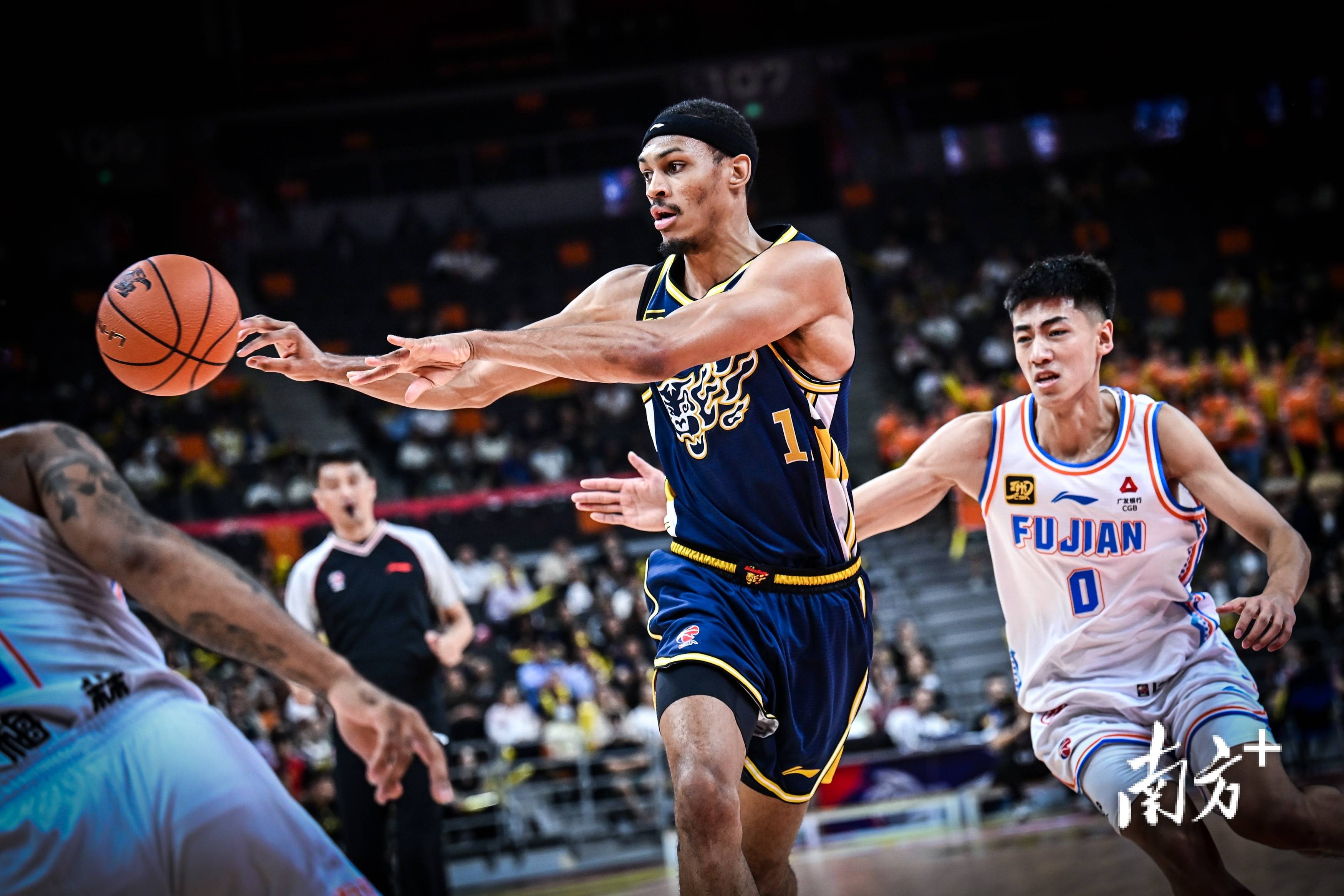 开云体育入口-关于广东男篮场下发挥出色，圈粉无数的信息