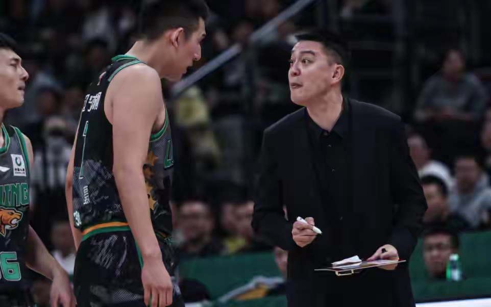 开云官网-青海男篮艰难取胜，表现出色