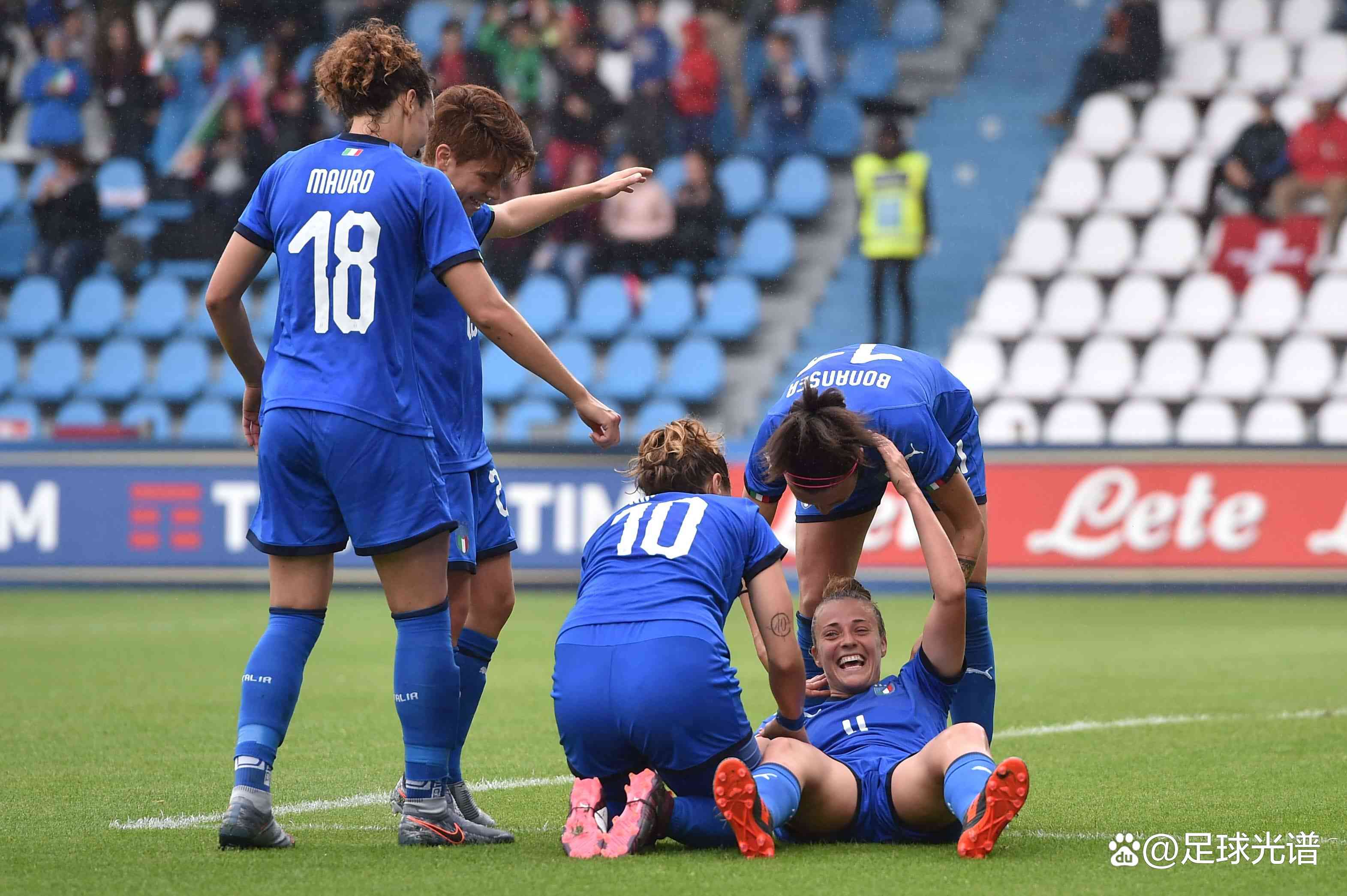 欧洲女足锦标赛开幕,各队实力均衡 欧洲女足锦标赛开幕,各队实力均衡