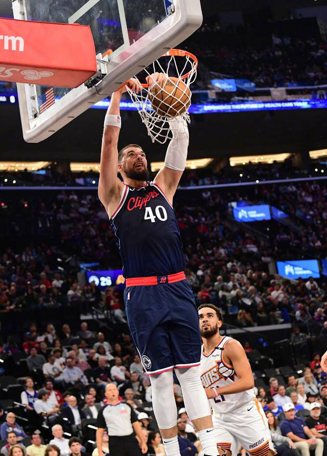 开云体育平台APP-关于快船队在季后赛中表现低迷，面临困难局面的信息