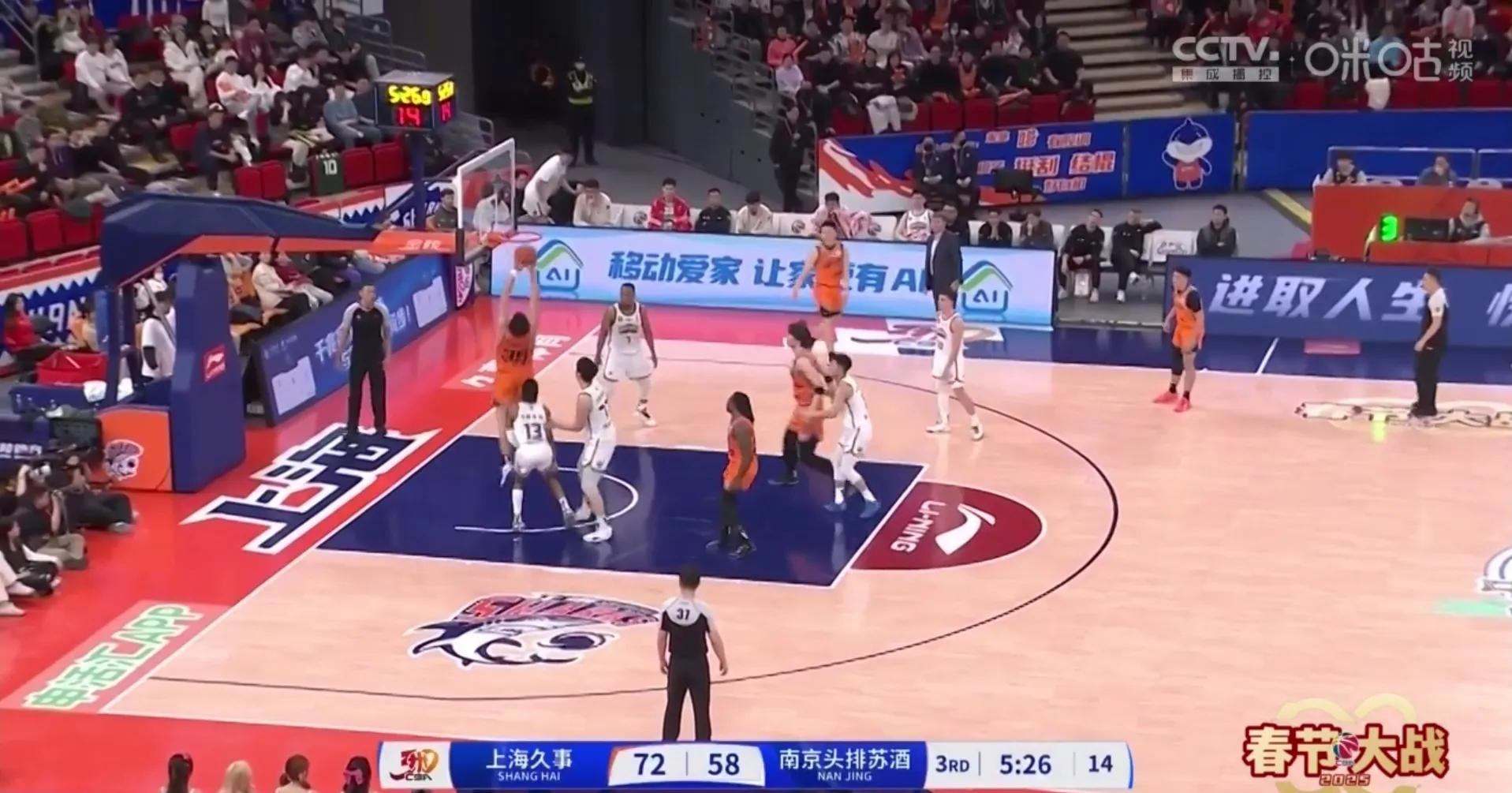 开云体育登录-CBA赛场上的精彩瞬间，球员们奋力拼搏的简单介绍