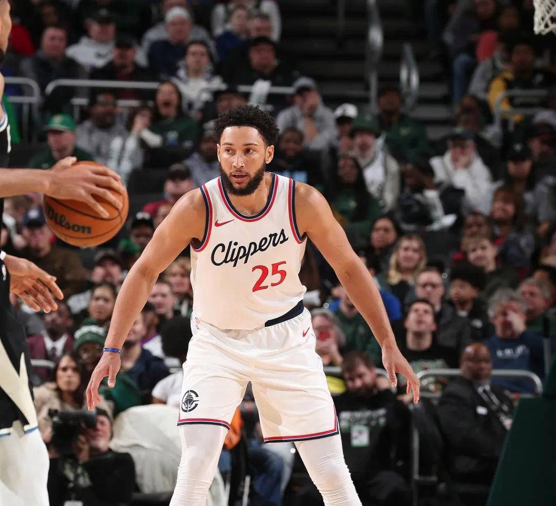 开云体育平台APP-快船主帅再度遭遇质疑，球队陷入危机