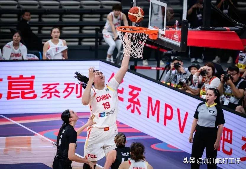 关于球队后卫球员防守表现引发赞赏的信息