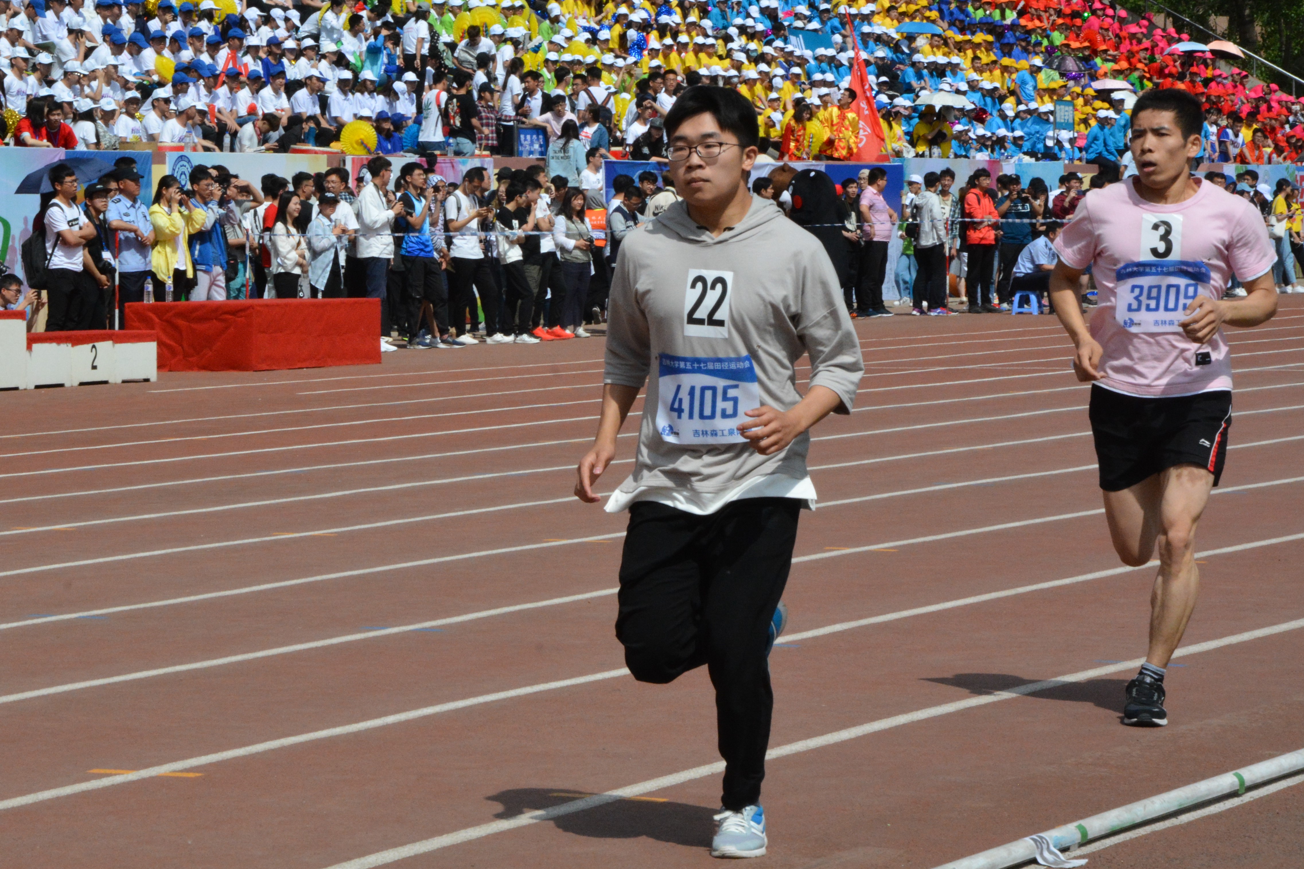 包含力争上游，球员拼尽全力奋战的词条