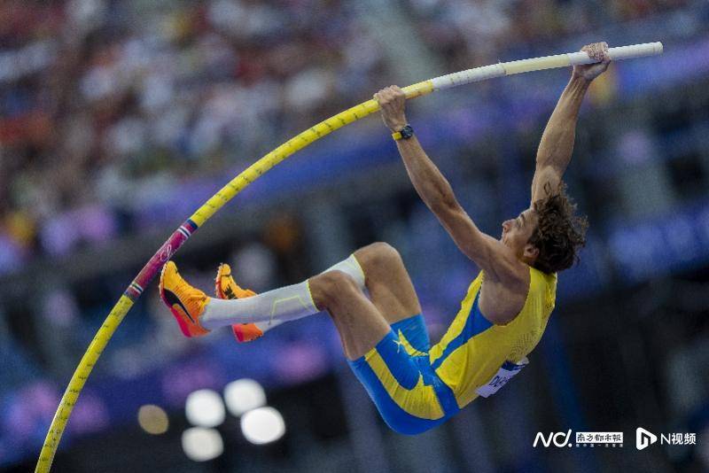 法国选手夺得撑杆跳高冠军