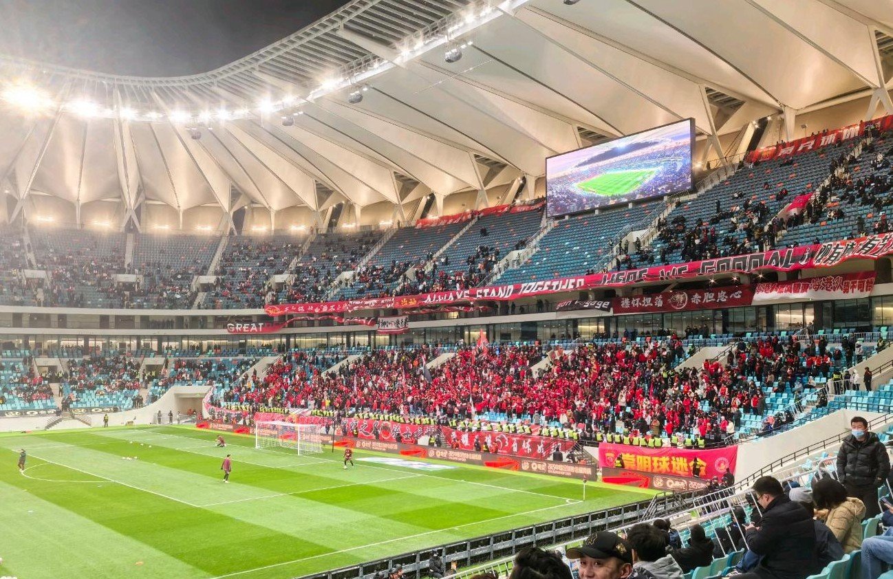 上港客场大胜,追赶领先球队 上港客场大胜,追赶领先球队