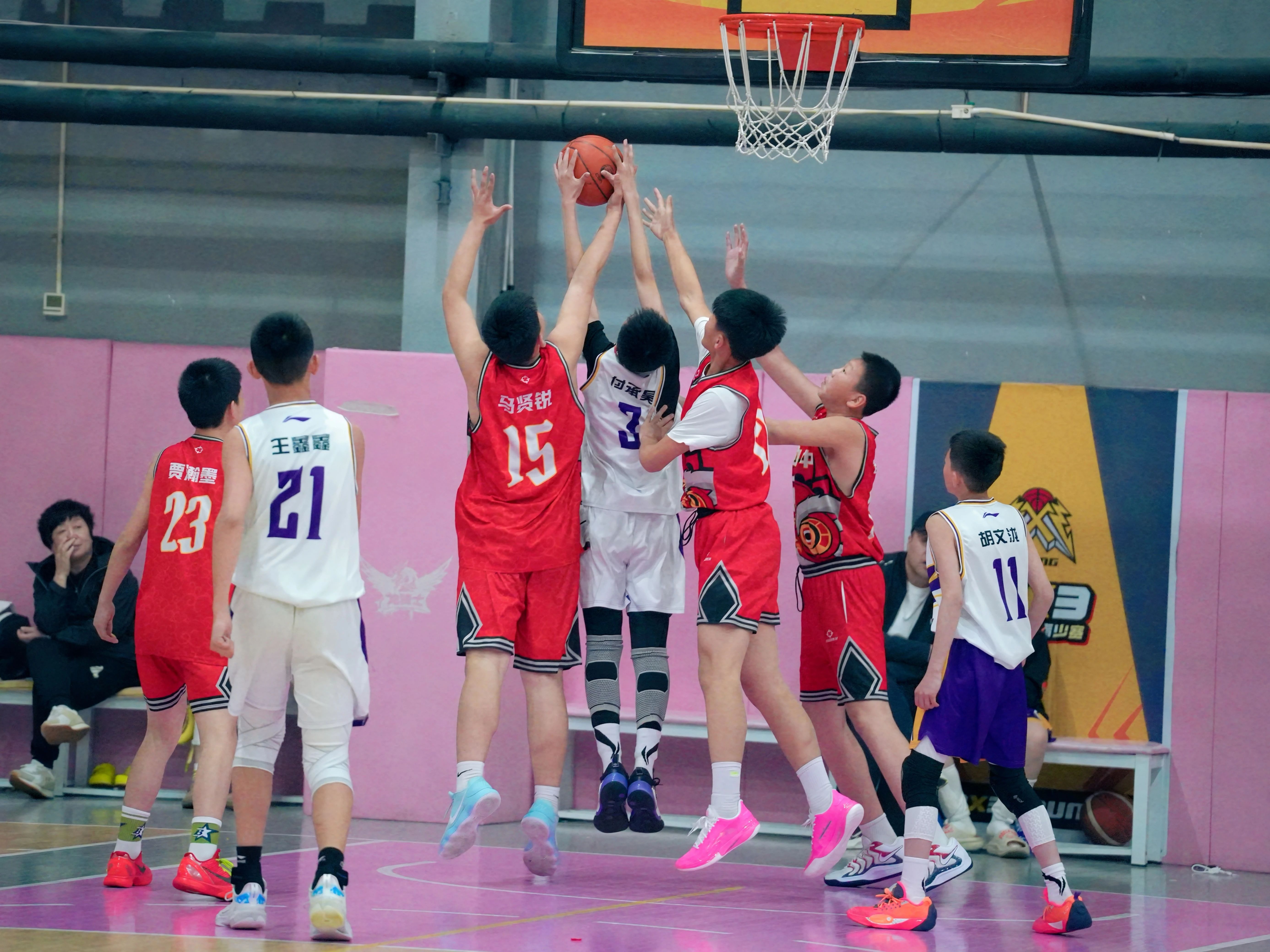 中国篮球联赛冠军激烈角逐 中国篮球联赛冠军激烈角逐