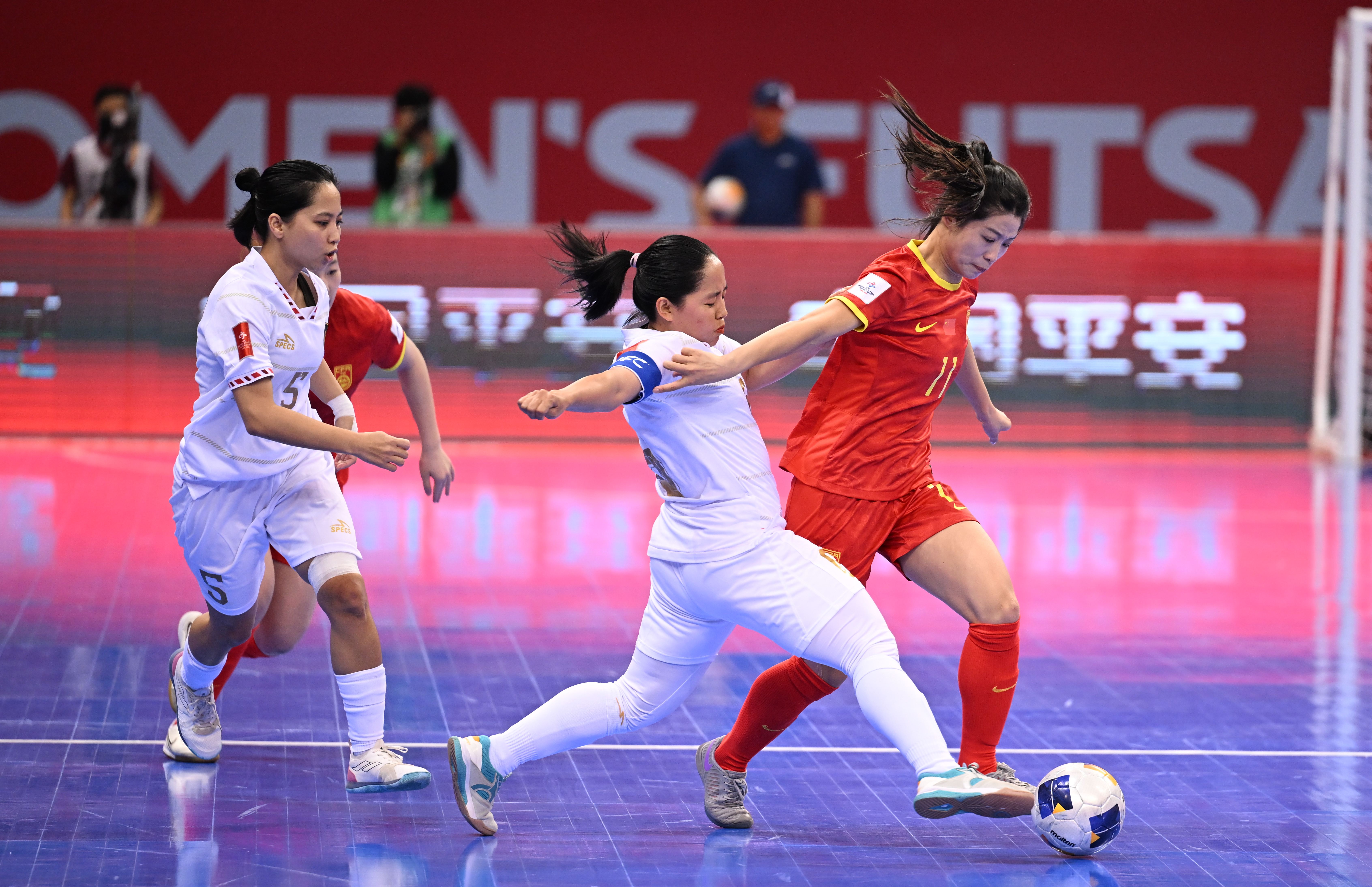 包含女子足球联赛受欢迎度飙升的词条