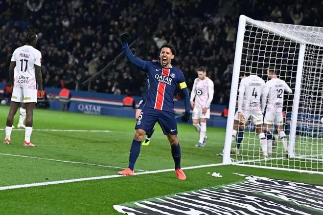 开云体育登录-里尔队客场大胜，领先优势明显