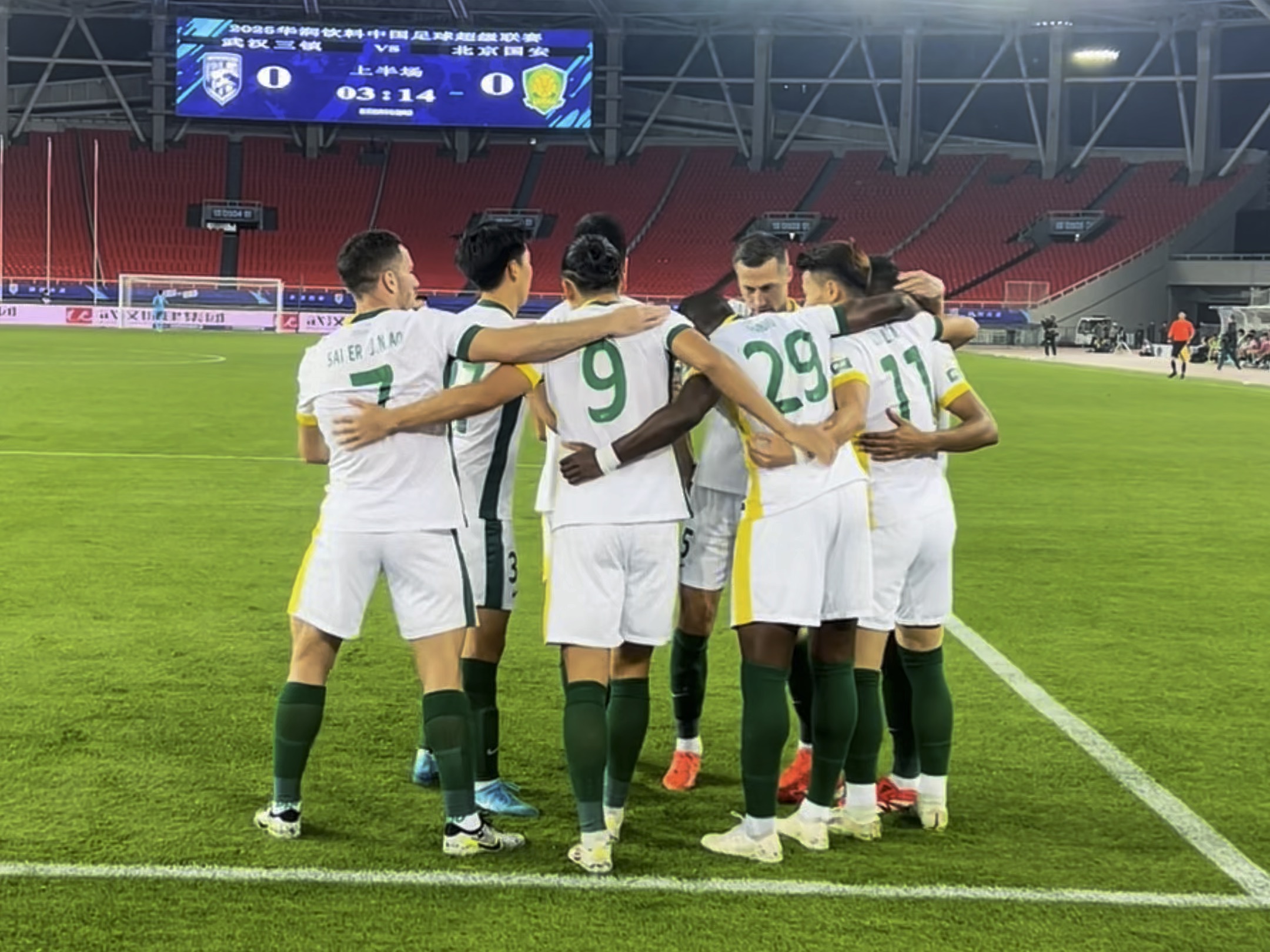 开云体育在线-圣埃蒂安俱乐部在比赛中全队出击，取得胜利