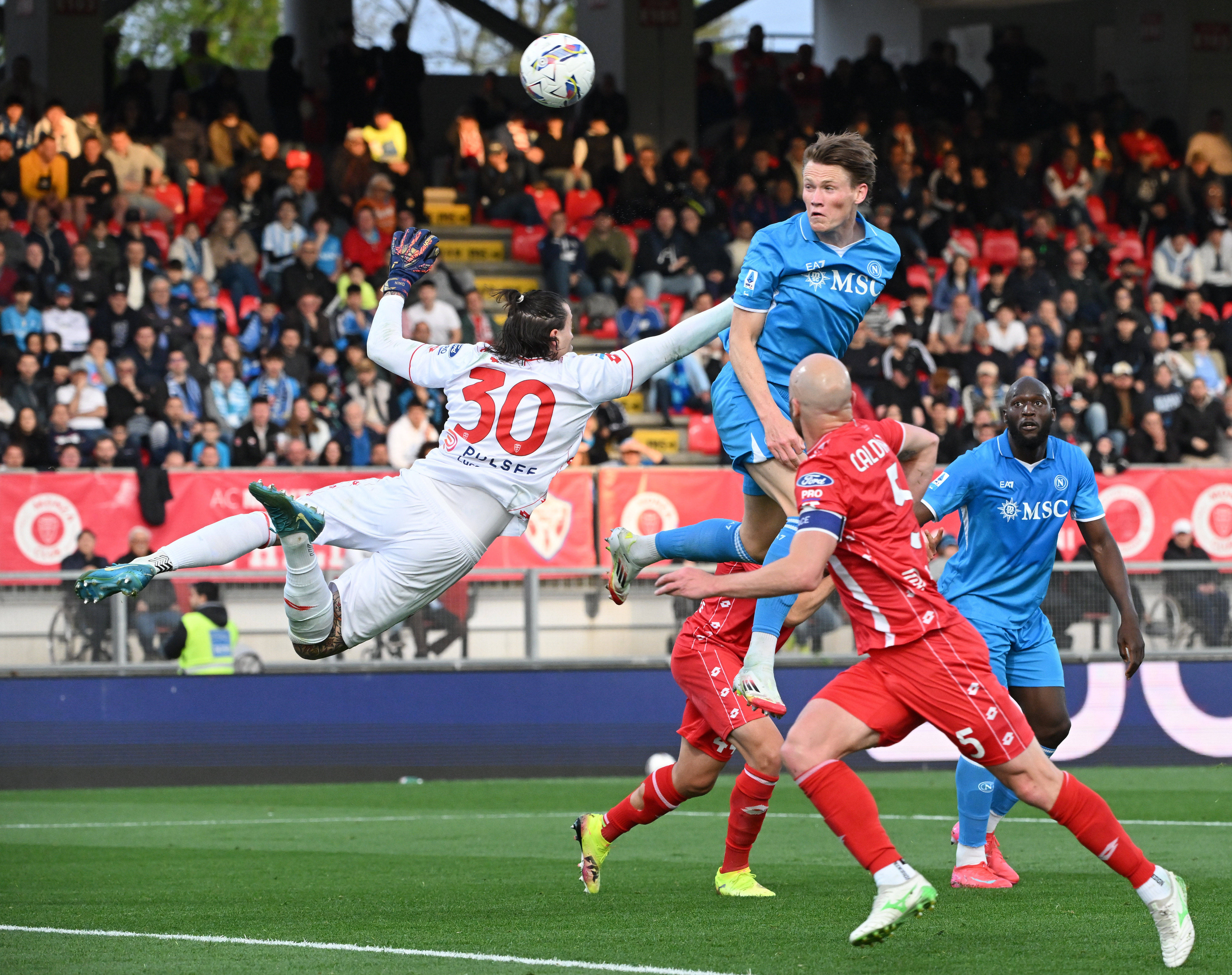 关于巴塞罗那展现统治力，小胜伯纳乌大战的信息