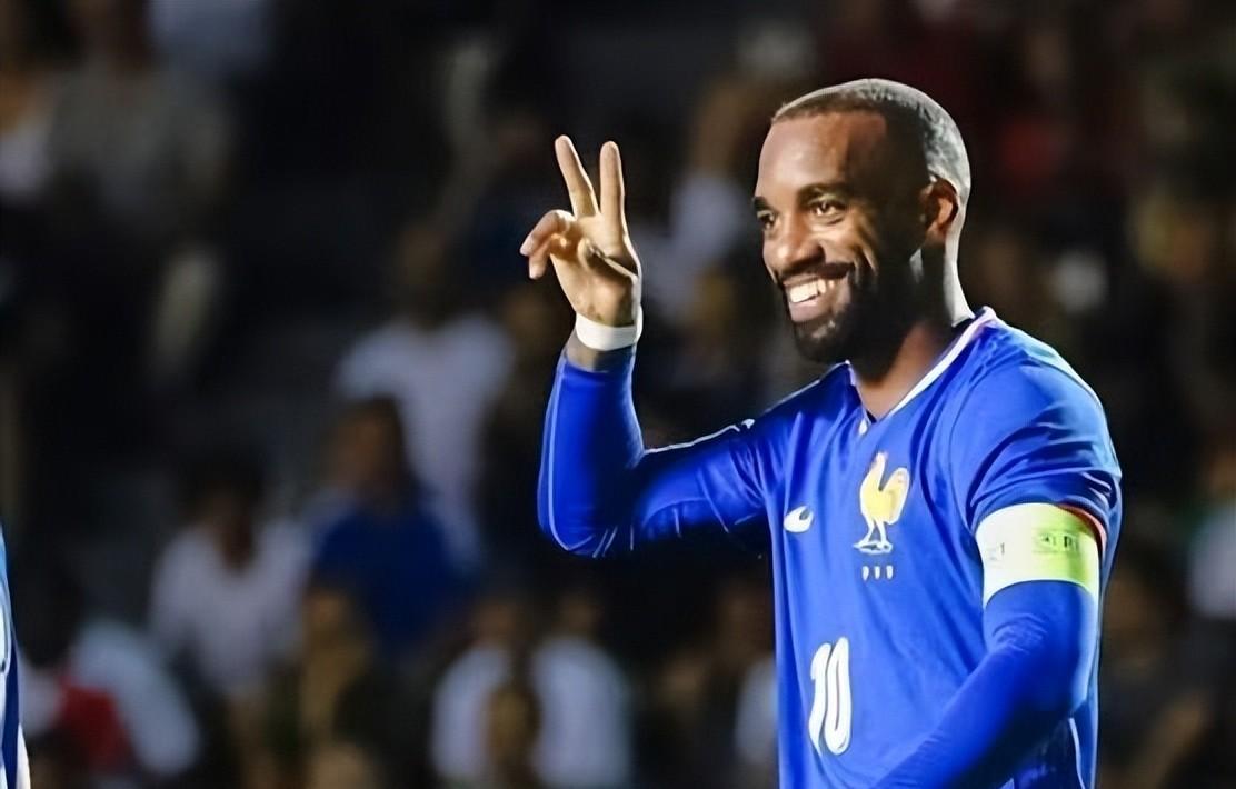 开云体育登录-法国队在重要比赛中展现出色表现，成功晋级