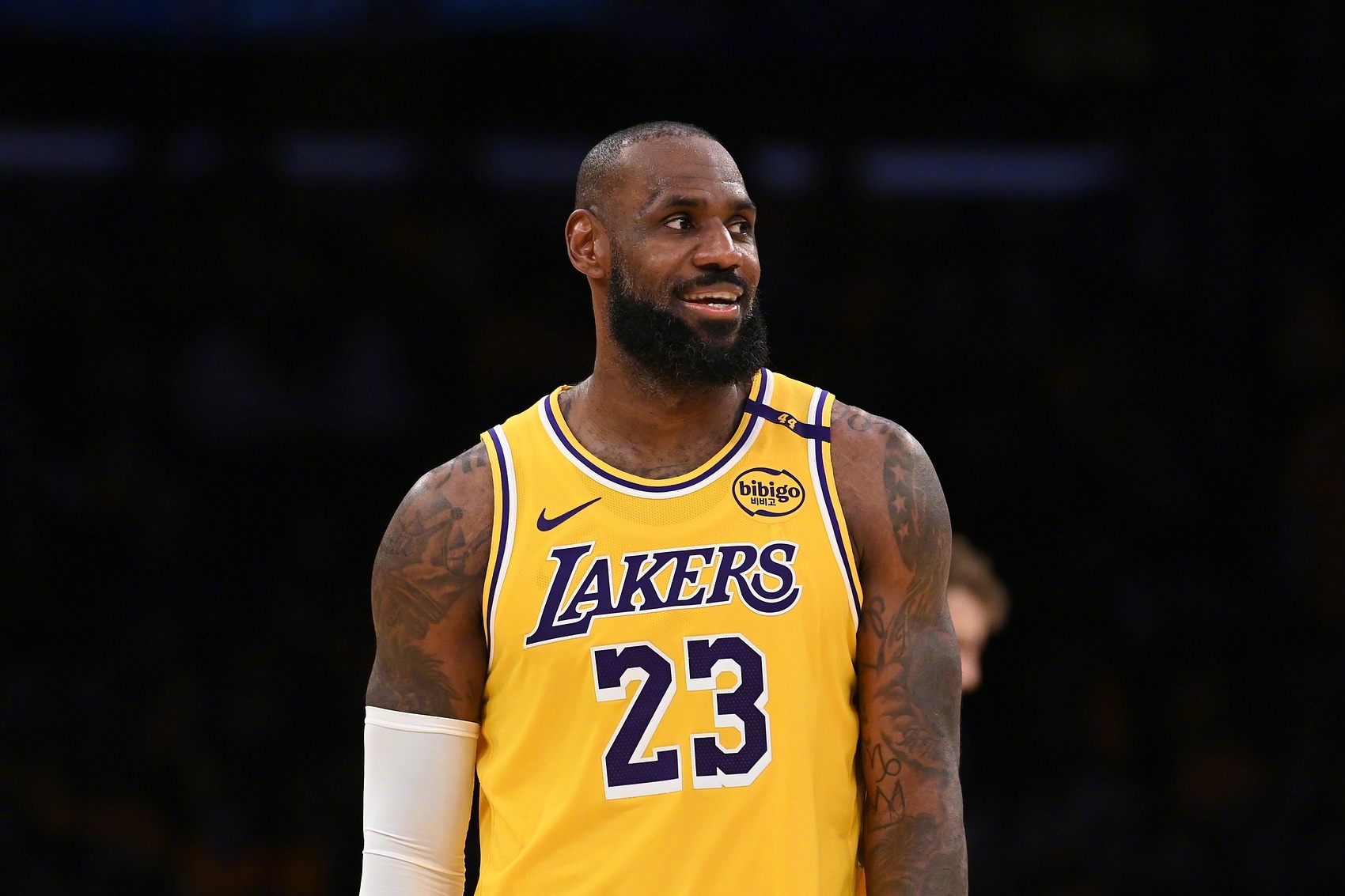 包含排球明星詹姆斯将宣布退役的词条