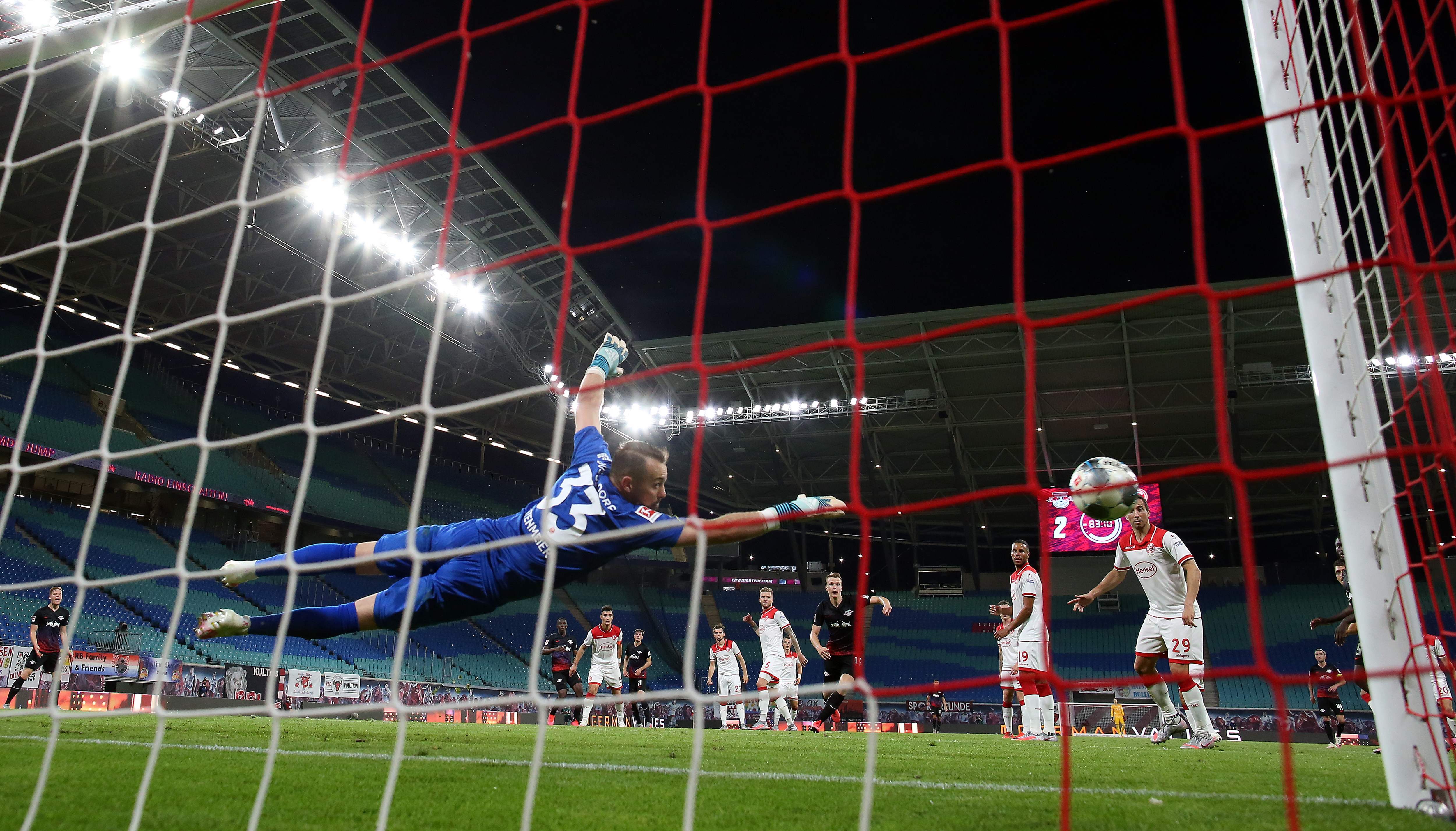 包含瑞士球员在德甲联赛中刷新射门纪录,技惊四座的词条 包含瑞士球员在德甲联赛中刷新射门纪录,技惊四座的词条