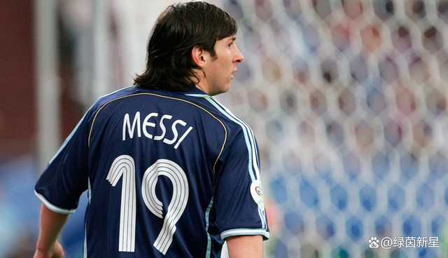 欧洲杯半决赛：双方队员意气风发，一决胜负！的简单介绍