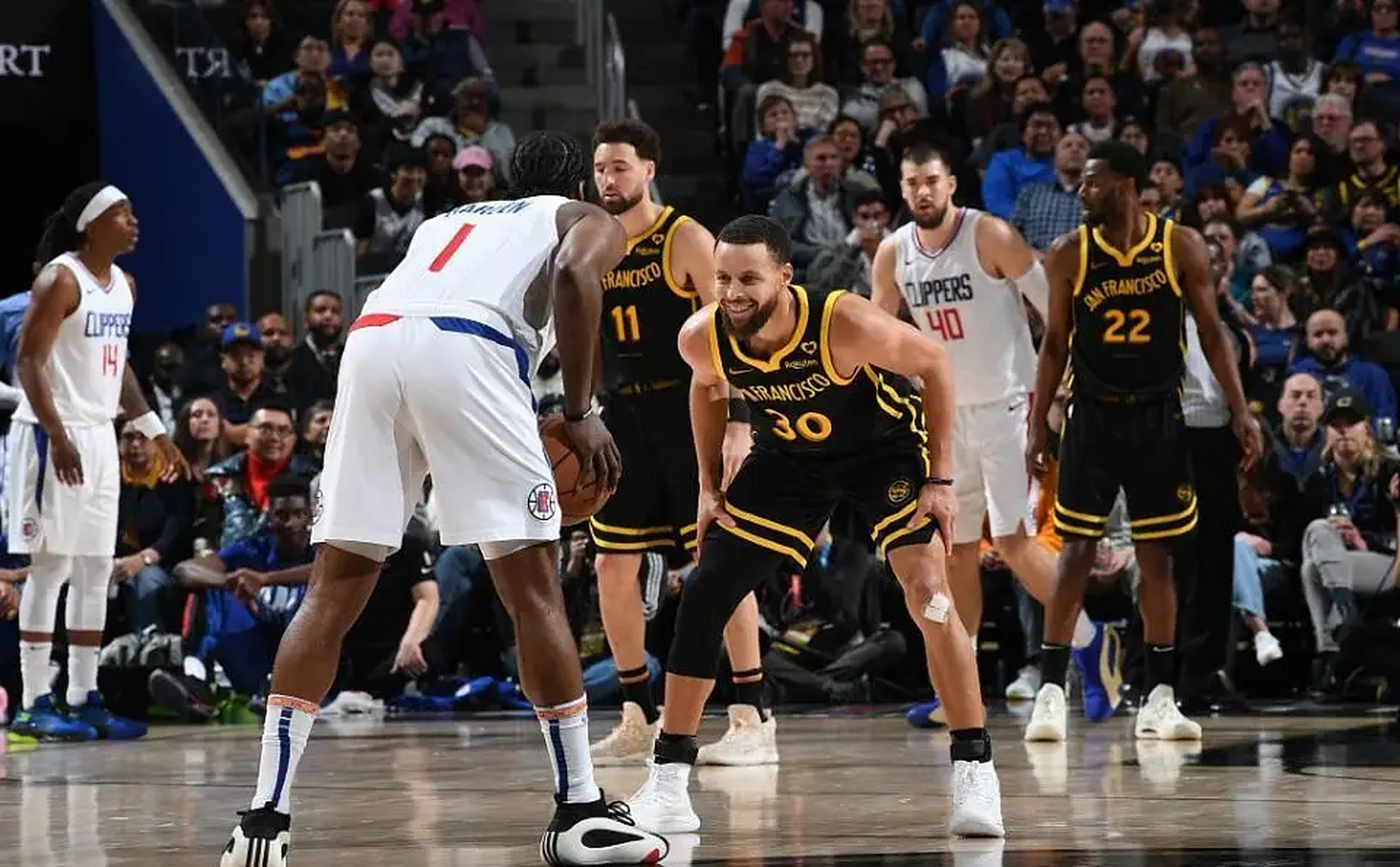 火箭和快船会在场上交锋，场面激烈