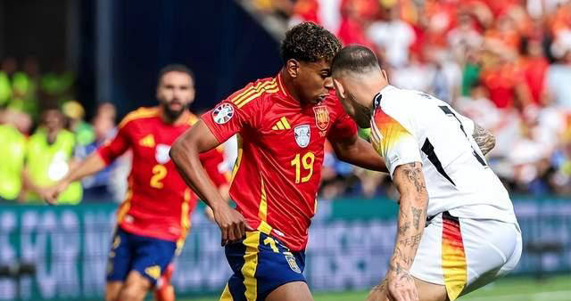 西班牙巴塞罗那球员荣获MVP的简单介绍 西班牙巴塞罗那球员荣获MVP的简单介绍