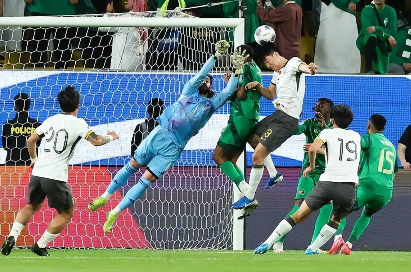 关于澳大利亚球员因红牌停赛,缺席下一场比赛的信息 关于澳大利亚球员因红牌停赛,缺席下一场比赛的信息