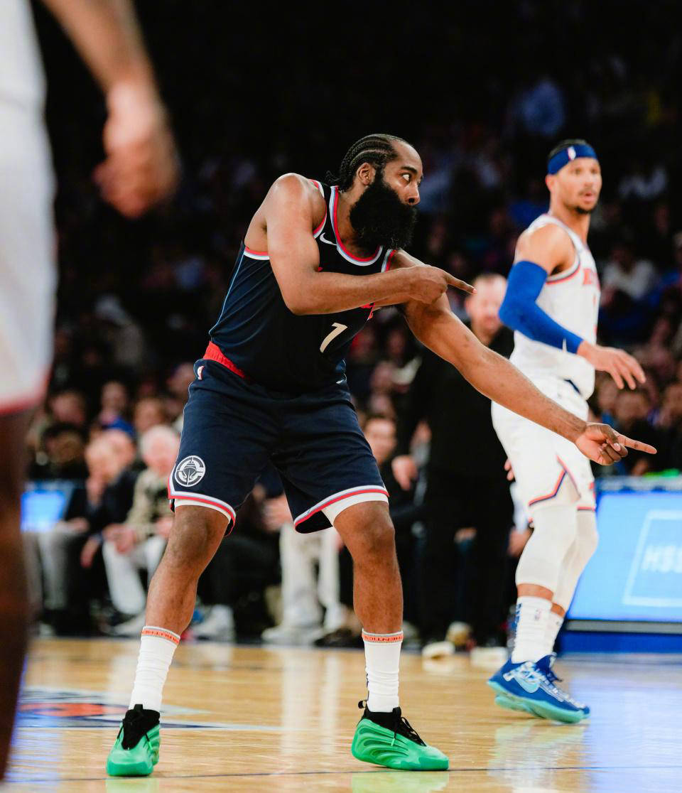 尼克斯逆转公牛，卫冕冠军摆平对手