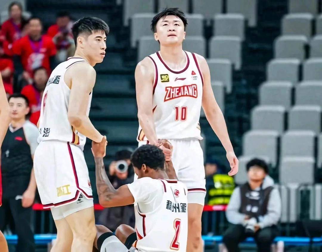 开云体育下载-福建男篮精英阵容发威，疯狂横扫对手