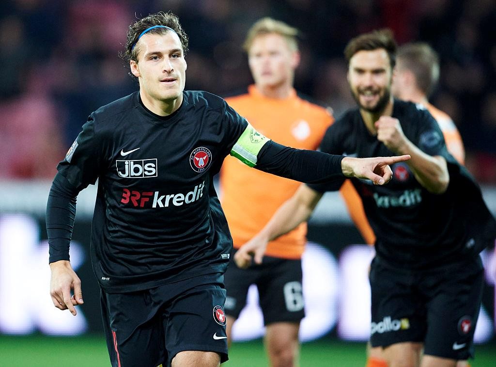 阿贾克斯完胜劲敌，淘汰赛之路愈发清晰的简单介绍