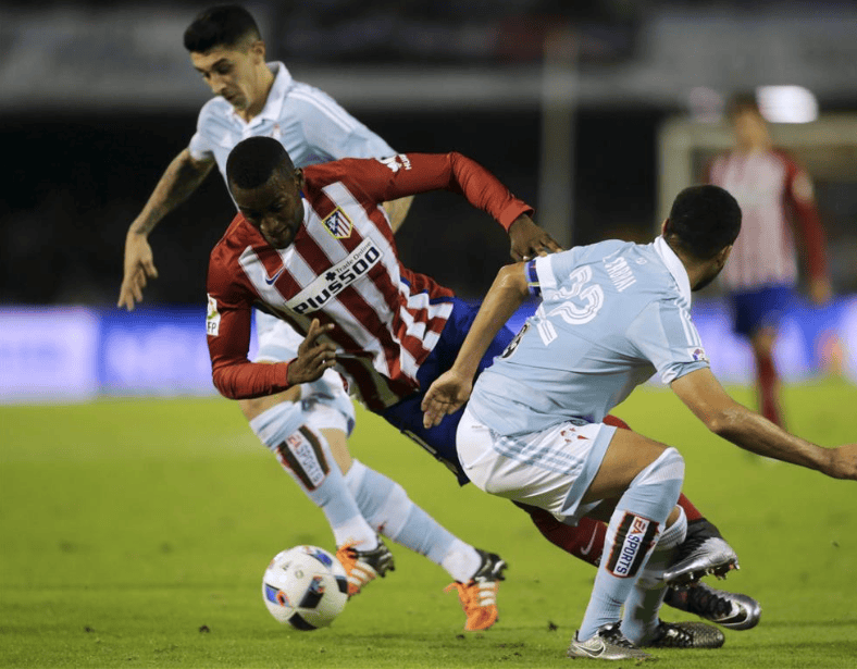 多场比赛延期，球迷急切等待精彩对决的简单介绍