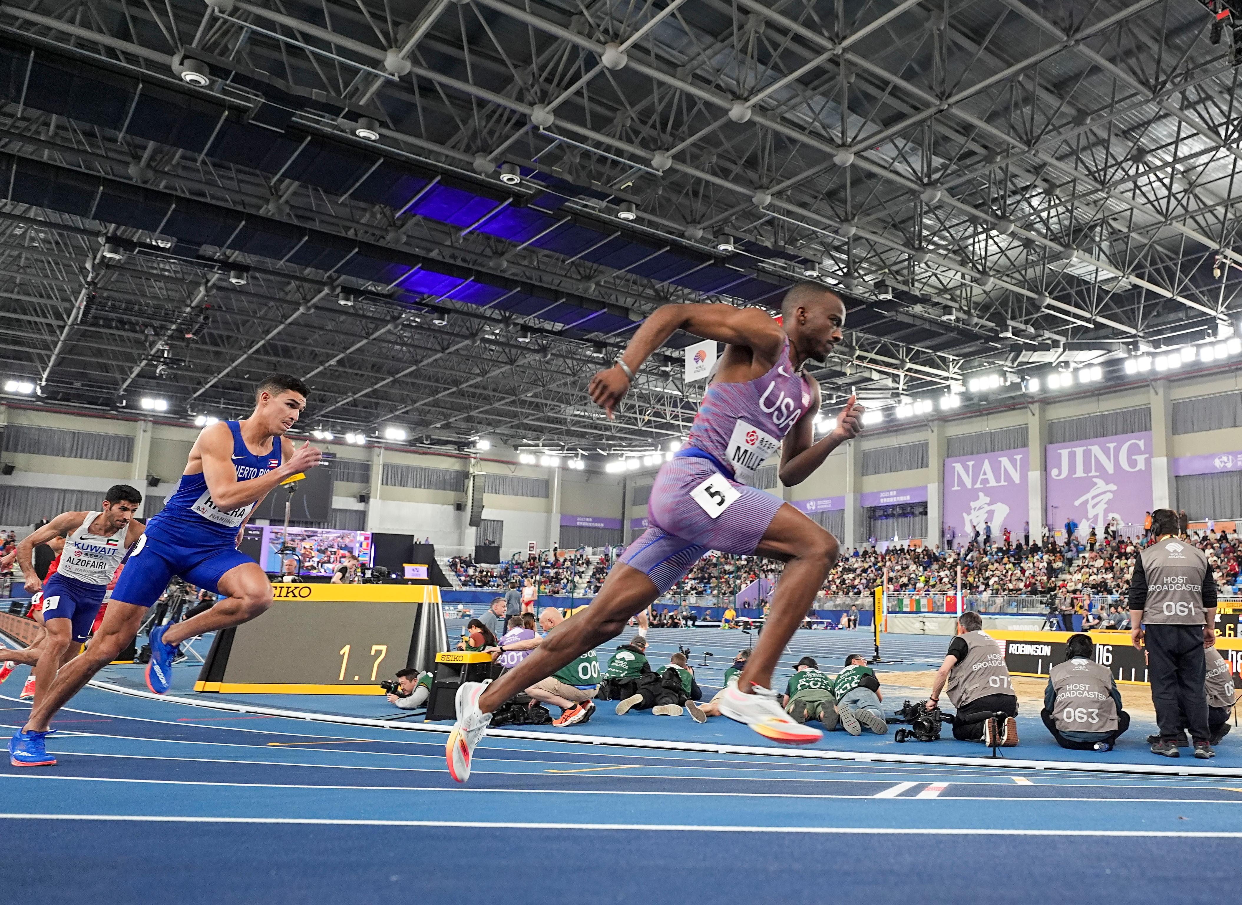 运动员们在赛场上尽情释放能量,竞技风采 运动员们在赛场上尽情释放能量,竞技风采