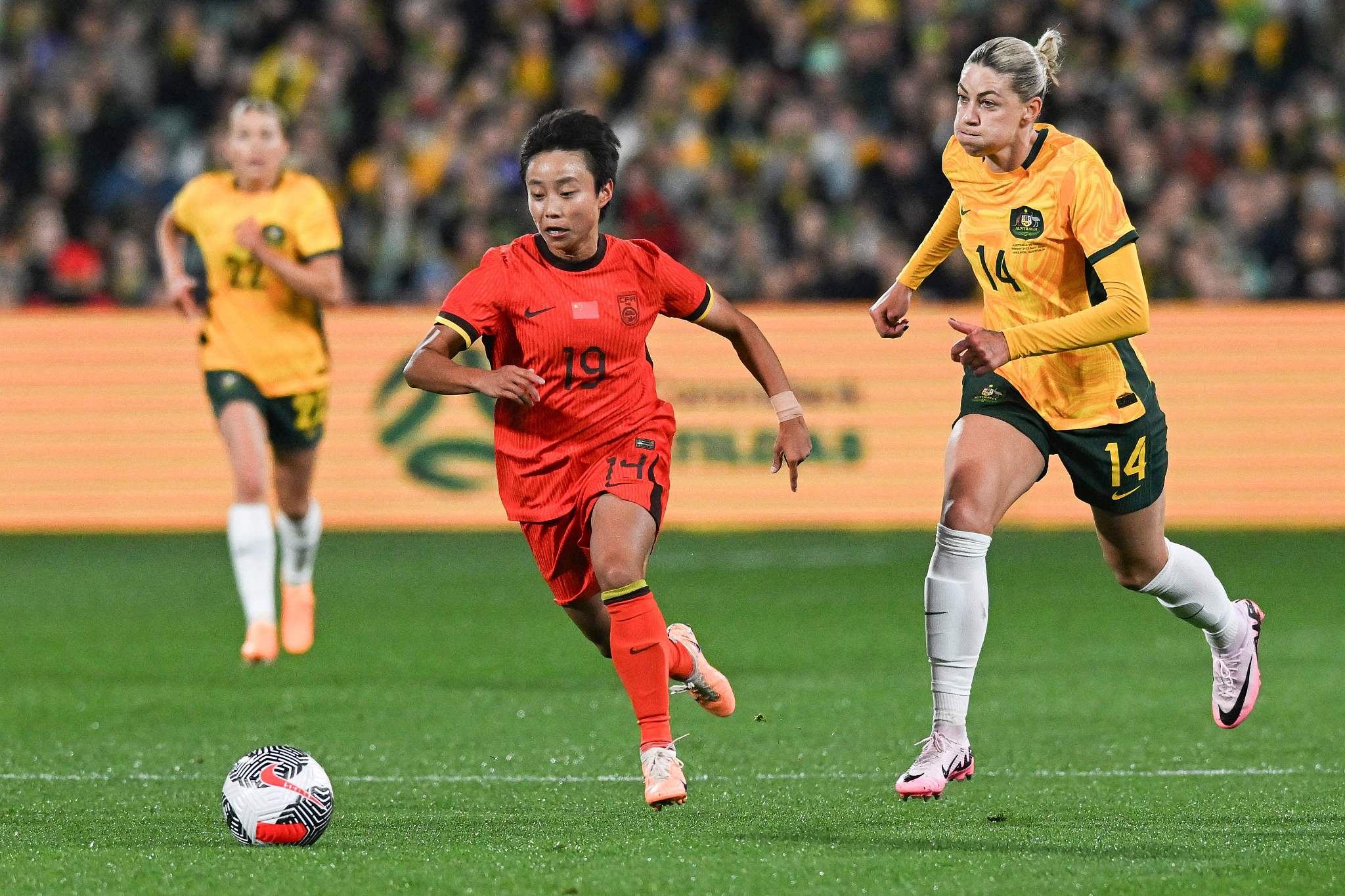 开云体育APP下载-全球足球界聚焦女性选手表现，引发热议