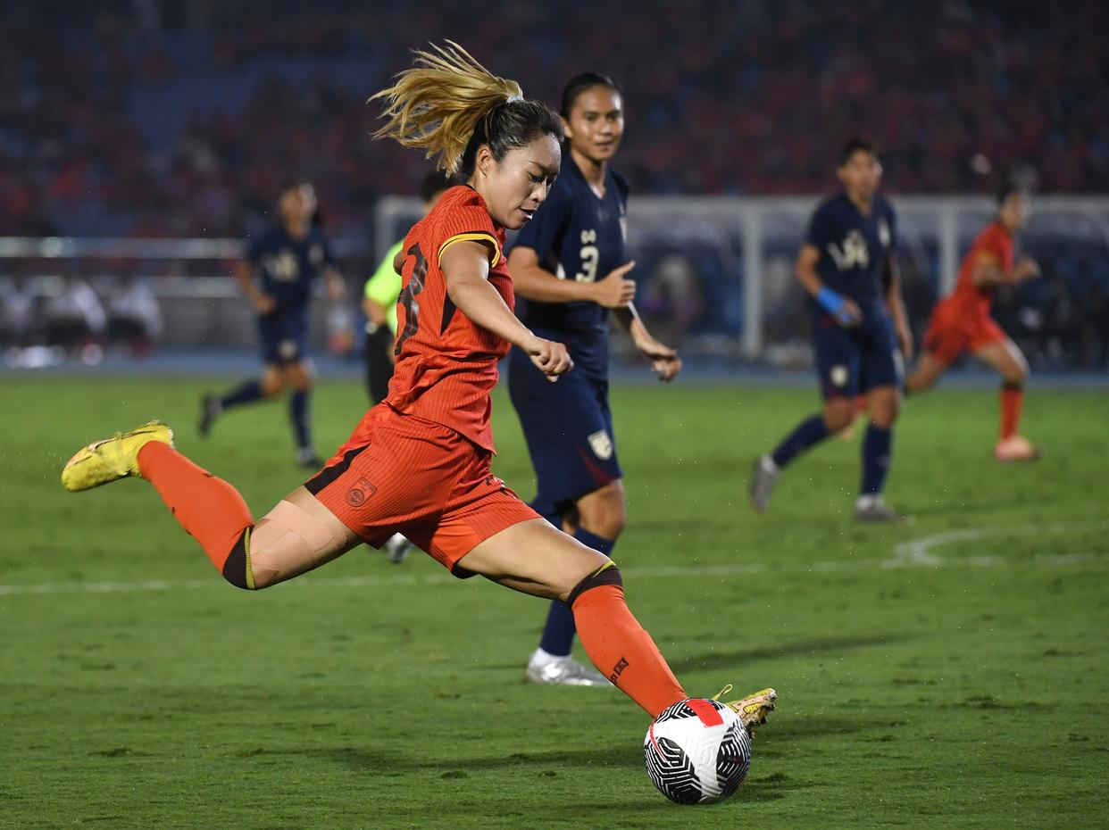 开云下载-历史上第一次，国内足球女队赢得赛事冠军