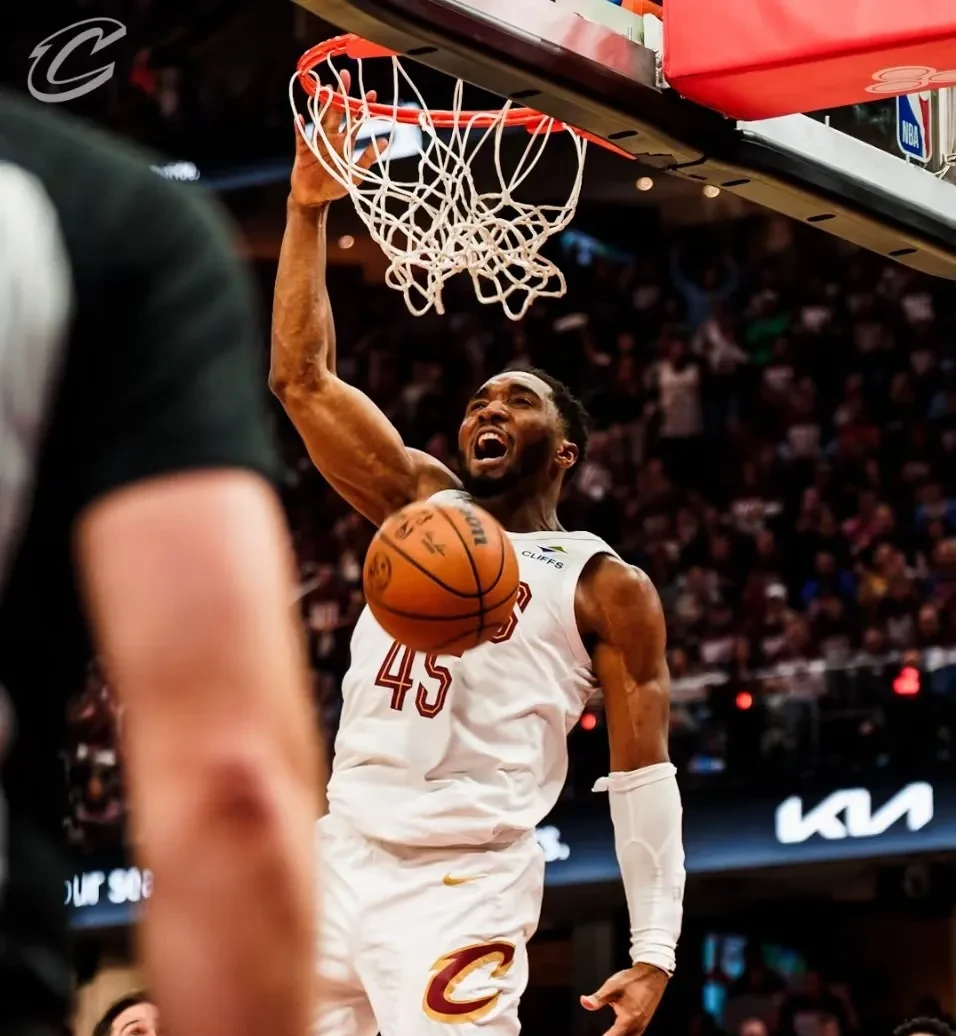 开云体育登录-爵士擒篮网，米切尔逆天单挑24分