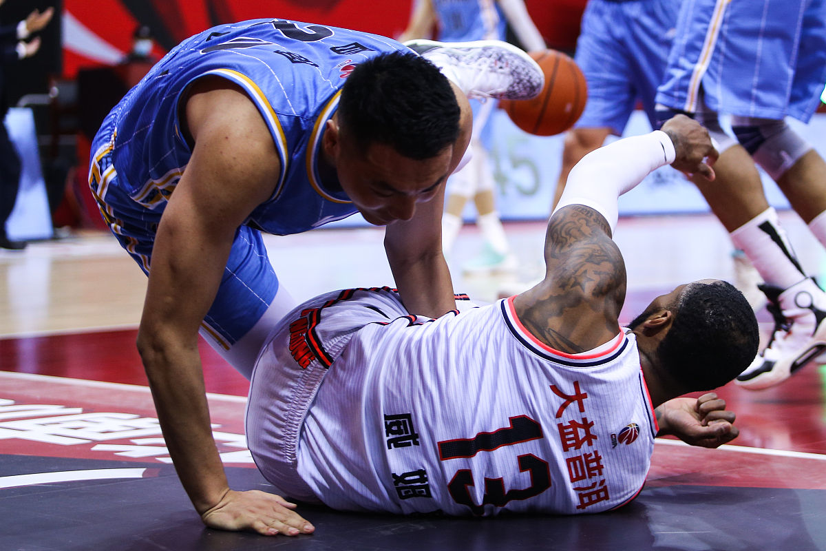 关于意外受伤，球队主力无法参加重要比赛的信息