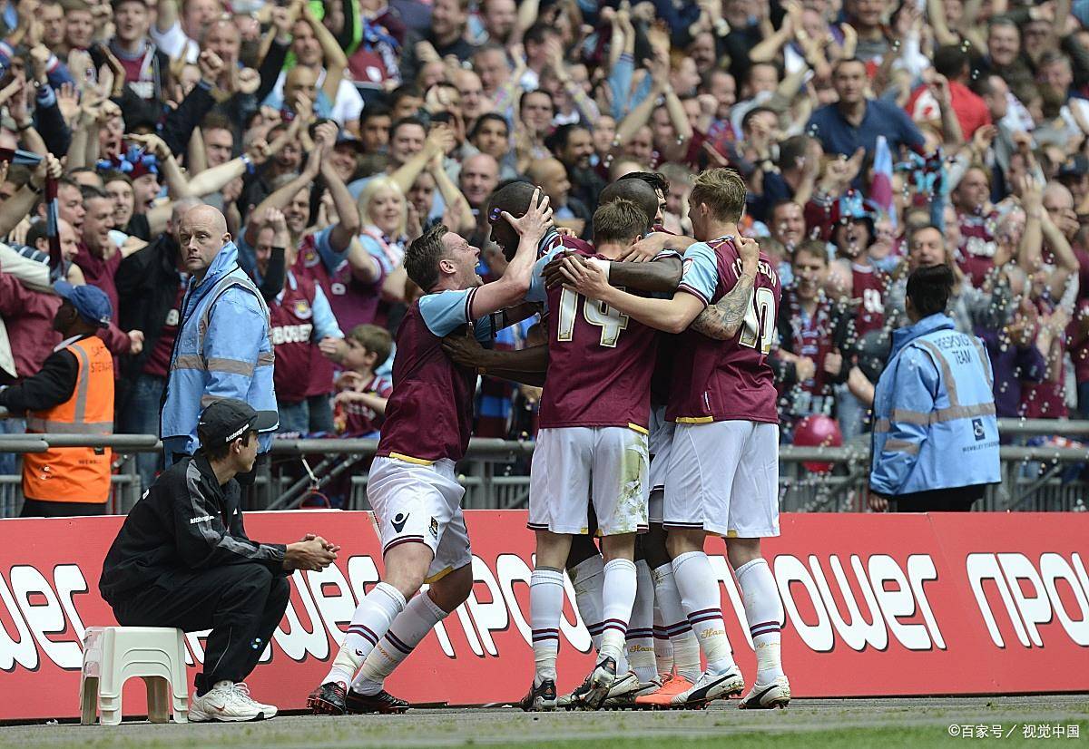 开云体育平台APP-莱比锡红牛绝地反击多特蒙德，恩昆库三分雨点燃全场的简单介绍